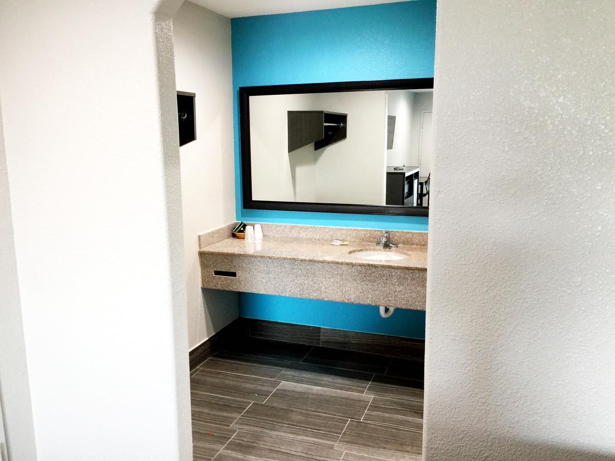 Americas Best Value Inn & Suites Mont Belvieu Houston Eldon Exterior foto